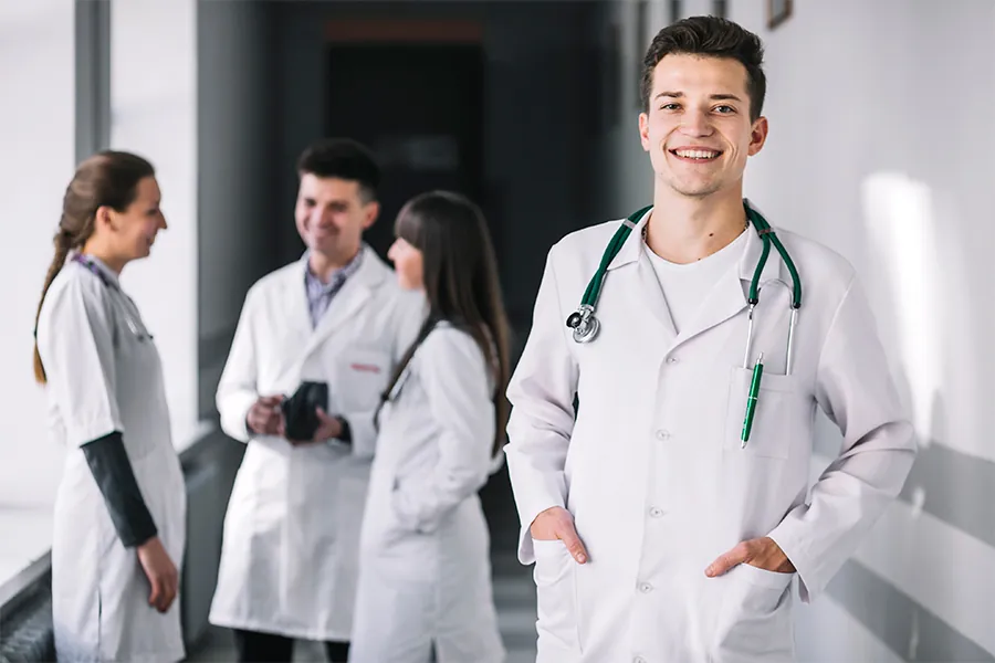 Equipe de médicos veterinários